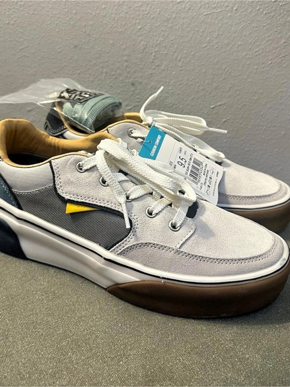 Reef Cushion Vista Men's Sneakers Gray & White US 9.5 NWT